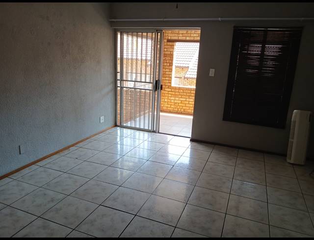 3 BEDROOM TOWNHOUSE FOR SALE IN SAFARI GARDENS